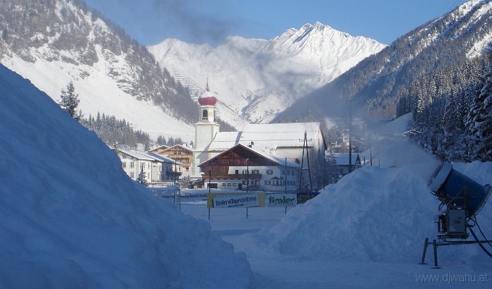 DSC04479-SchmirnKircheSchneekanone.JPG