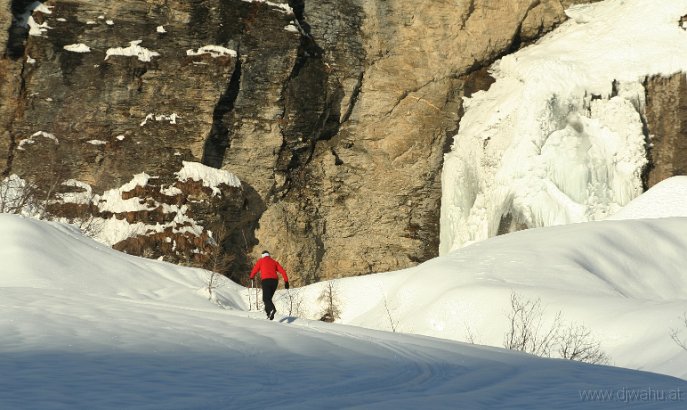 IMG_0349-LanglaufKasernWasserfallEis.jpg