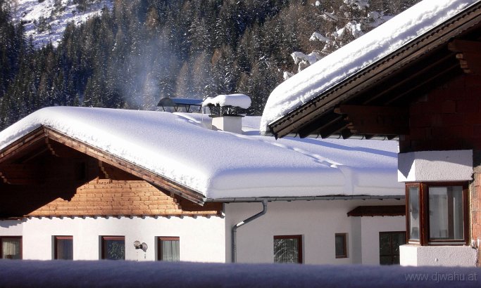 P1000807-DaecherSchnee.JPG